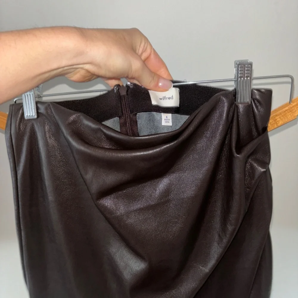 Aritzia Angie leather skirt - Picture 2 of 5